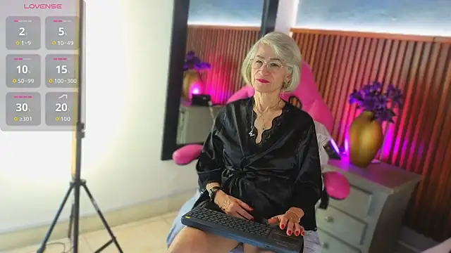 Snapshot of miss_monserrate01 chatting on May 2026 01:50:01 PM miss monserrate01 online show from May 2026 01:50:01 PM