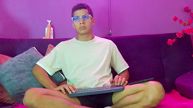 Noah Greenhartt online show from February 2026 08:33:02 PM