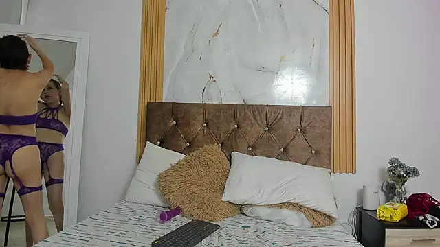 Candyfox2606 online show from February 2026 12:48:01 PM