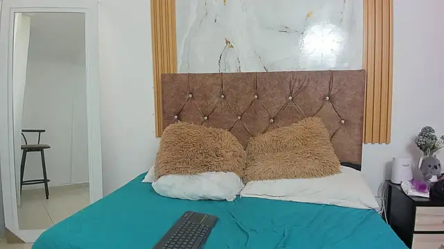 Candyfox2606 online show from February 2026 05:35:01 PM