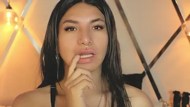 MeelFox online show from March 2026 12:33:02 PM