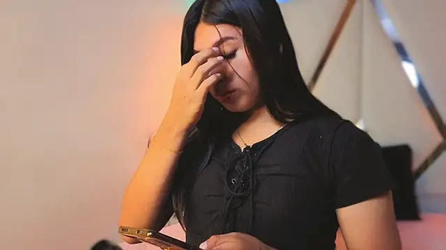 MeelFox online show from April 2026 01:01:02 PM