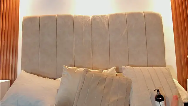  Laura saenz1 online show from March 2026 01:01:01 PM