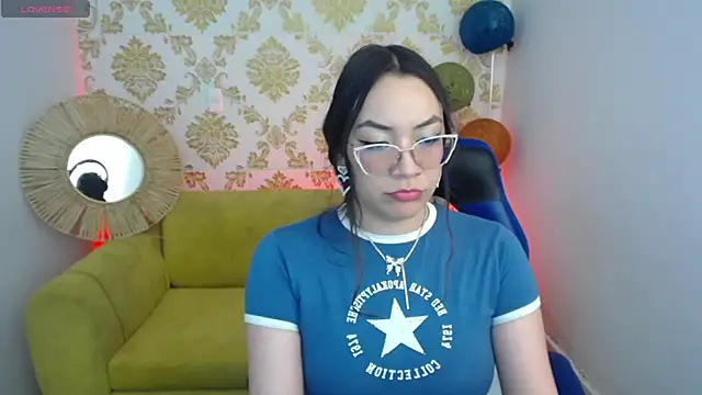 Snapshot of ALISS_M_ chatting on April 2026 09:09:02 PM ALISS M online show from April 2026 09:09:02 PM