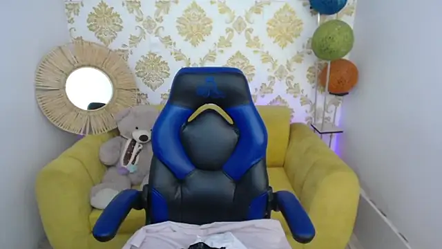Snapshot of ALISS_M_ chatting on March 2026 08:05:01 PM ALISS M online show from March 2026 08:05:01 PM