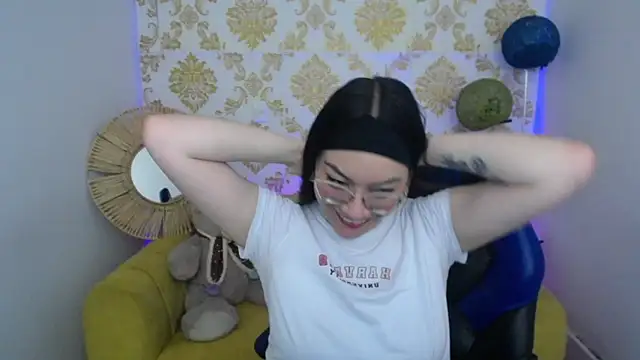 Snapshot of ALISS_M_ chatting on February 2026 07:47:02 PM ALISS M online show from February 2026 07:47:02 PM