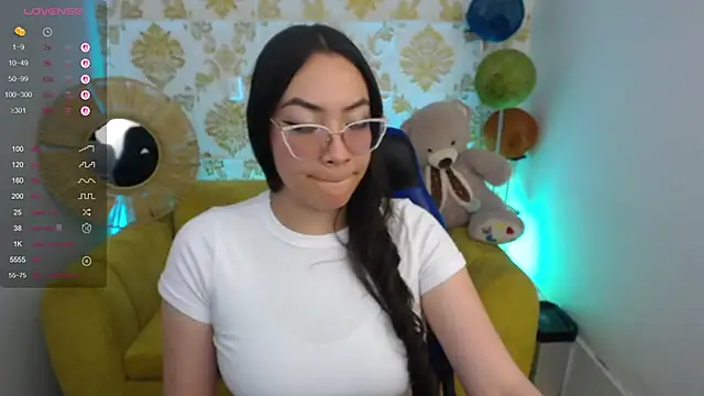 Snapshot of ALISS_M_ chatting on April 2026 08:04:02 PM ALISS M online show from April 2026 08:04:02 PM