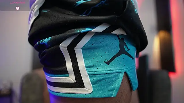 TaylerCross  online show from February 2026 06:41:01 PM