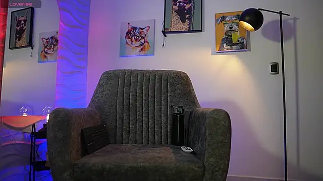 TaylerCross  online show from March 2026 01:15:01 PM