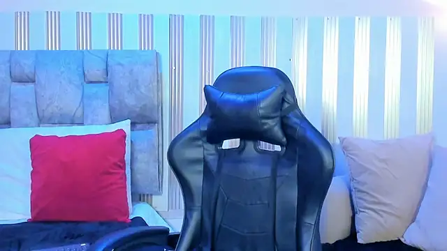 nina glow online show from February 2026 12:04:01 PM