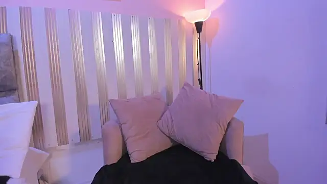 nina glow online show from March 2026 11:29:02 AM