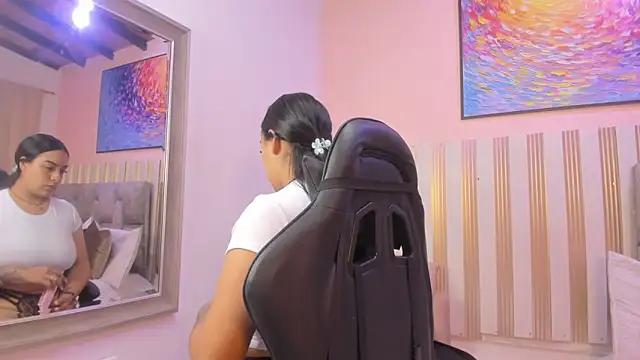 nina glow online show from March 2026 11:27:01 AM