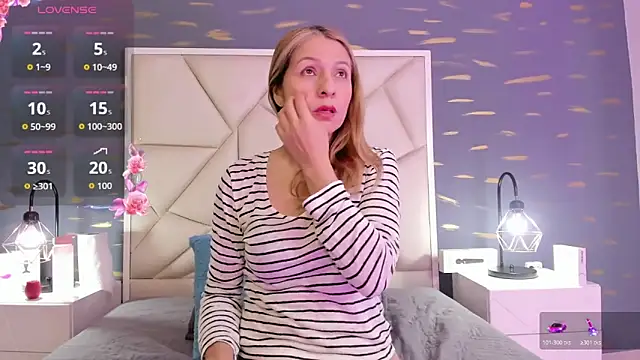 AlexaFoxx  online show from February 2026 06:32:01 PM