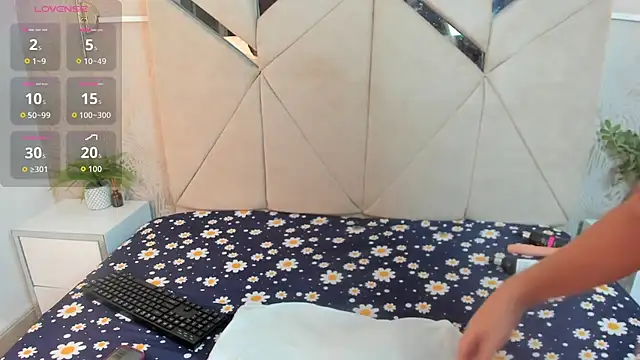 Leah-Moon online show from March 2026 06:13:01 AM