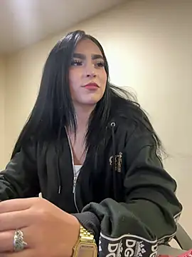 Sara Fernandez  online show from April 2026 01:59:02 PM