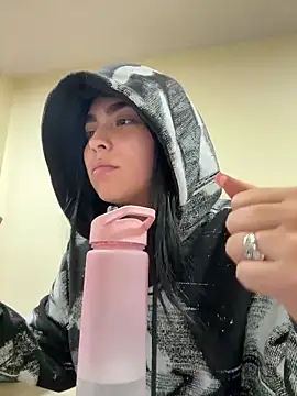 Sara Fernandez  online show from March 2026 03:17:02 PM