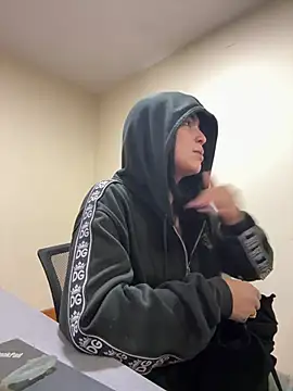 Sara Fernandez  online show from April 2026 01:58:02 PM