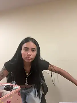 Sara Fernandez  online show from March 2026 05:24:01 PM