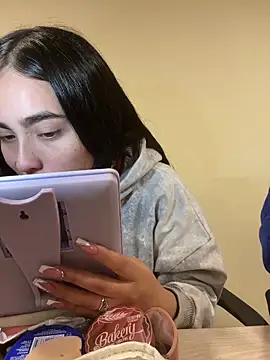 Sara Fernandez  online show from March 2026 02:06:02 PM