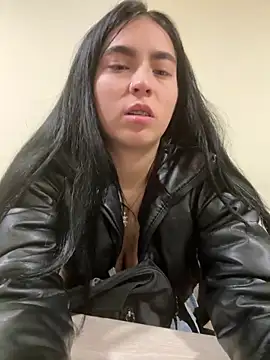 Sara Fernandez  online show from March 2026 01:19:02 PM