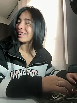 Snapshot of Sara_Fernandez_ chatting on February 2026 01:28:01 PM Sara Fernandez online show from February 2026 01:28:01 PM