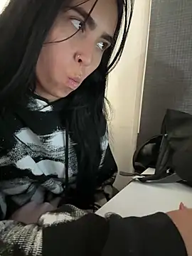 Snapshot of Sara_Fernandez_ chatting on February 2026 02:07:01 PM Sara Fernandez online show from February 2026 02:07:01 PM