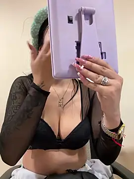 Sara Fernandez  online show from March 2026 02:13:01 PM