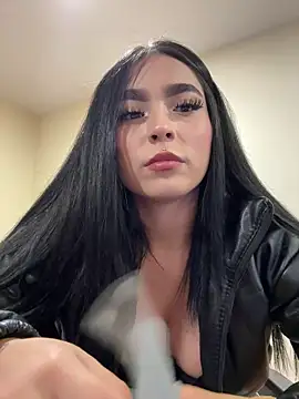 Sara Fernandez  online show from April 2026 01:49:01 PM