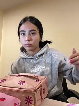 Sara Fernandez  online show from March 2026 02:40:02 PM