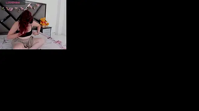 Snapshot of CarolRousee chatting on May 2026 07:28:02 PM CarolRousee online show from May 2026 07:28:02 PM