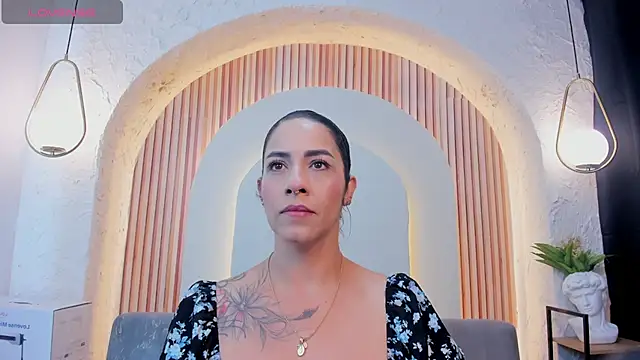 violet scott  online show from April 2026 10:11:01 AM