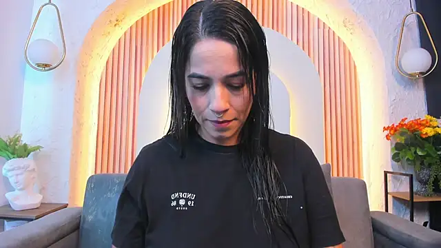 violet scott  online show from May 2026 10:53:02 AM