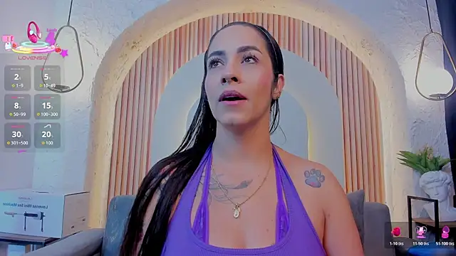 violet scott  online show from April 2026 10:21:02 AM