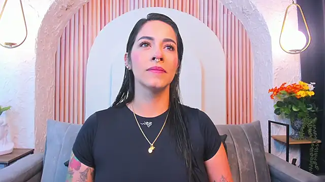 violet scott  online show from May 2026 10:14:02 AM