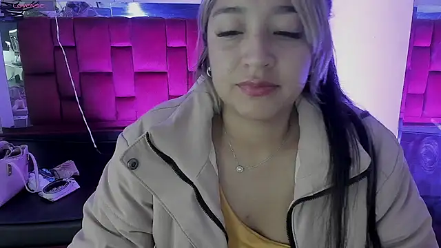 Dahiana Dmour  online show from May 2026 04:04:02 PM