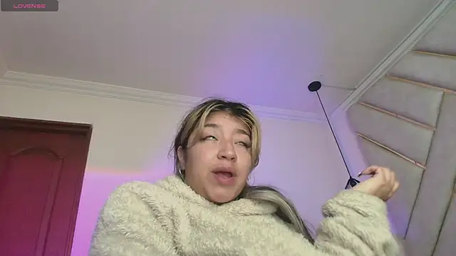 Dahiana Dmour  online show from April 2026 12:19:02 PM