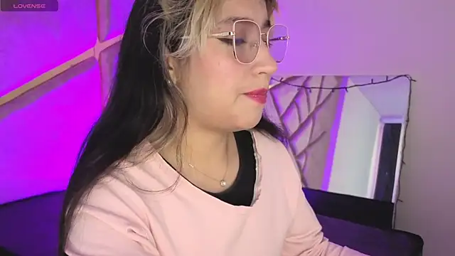 Dahiana Dmour  online show from February 2026 12:50:02 PM