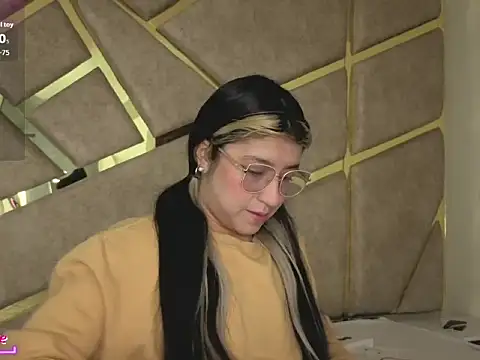 Dahiana Dmour  online show from February 2026 12:39:01 PM