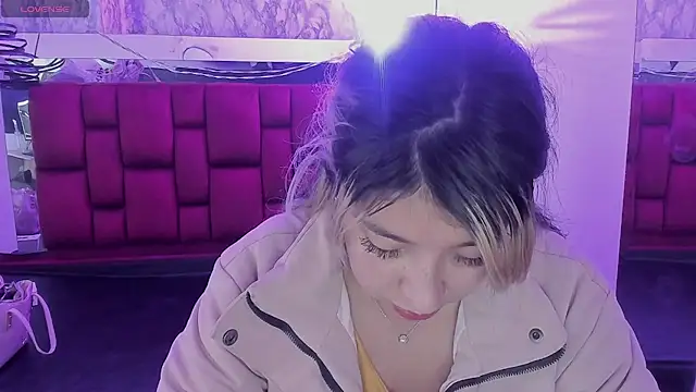 Dahiana Dmour  online show from May 2026 01:01:01 PM