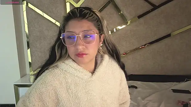 Dahiana Dmour  online show from March 2026 12:42:02 PM