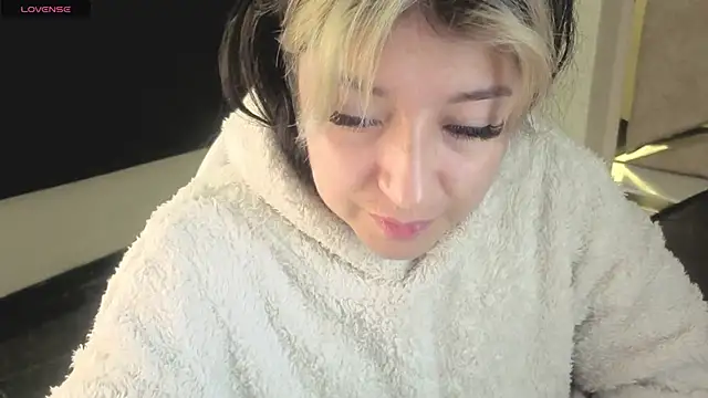 Dahiana Dmour  online show from March 2026 12:09:02 PM