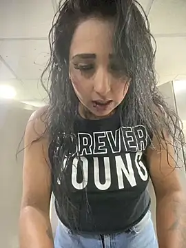 Isaabella Russo1 online show from February 2026 04:18:01 PM