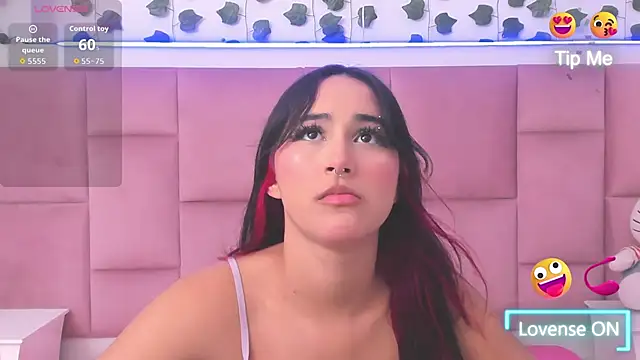 Snapshot of LeslieCute69 chatting on February 2026 07:35:02 PM LeslieCute69 online show from February 2026 07:35:02 PM