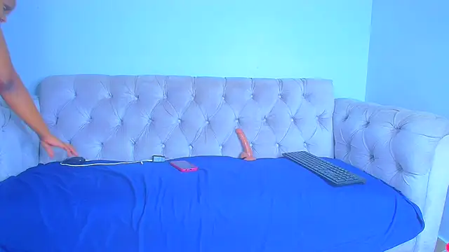 CreamyCurves online show from May 2026 06:47:01 PM