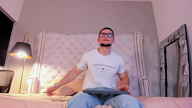 valenssio moretti online show from March 2026 04:41:01 AM