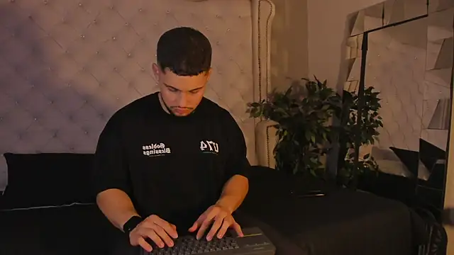 valenssio moretti online show from March 2026 02:09:01 AM