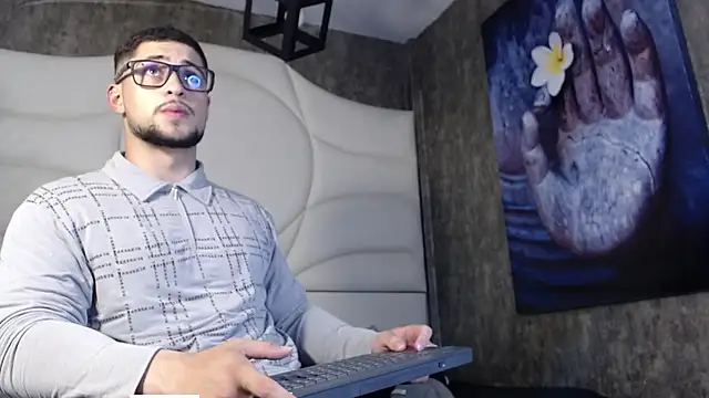 valenssio moretti online show from April 2026 03:41:01 AM