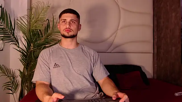 valenssio moretti online show from March 2026 03:42:02 AM