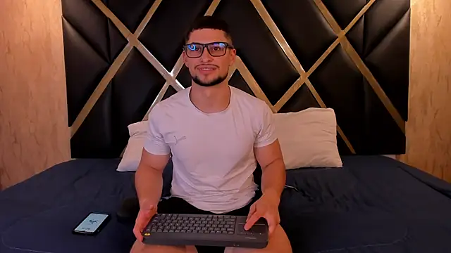 valenssio moretti online show from March 2026 02:07:01 PM