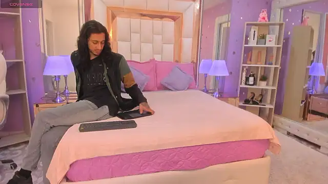 Goldentemptation  online show from March 2026 07:37:01 PM